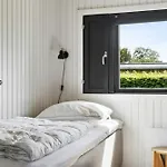 Find Peace In Cosiest Setting With Sea Glimpse Semesterbostad