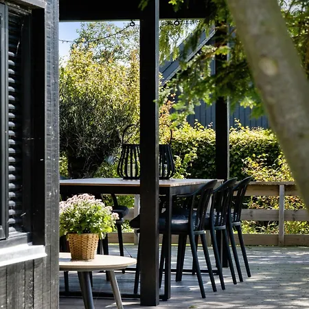 بيت للعطل Find Peace In Cosiest Setting With Sea Glimpse