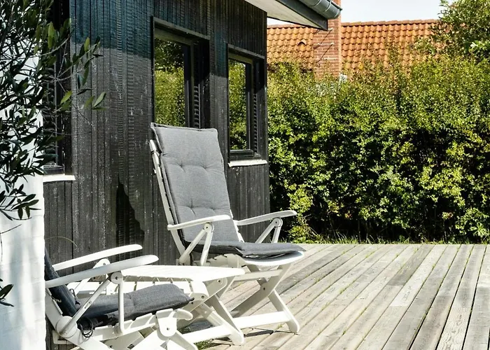 Find Peace In Cosiest Setting With Sea Glimpse