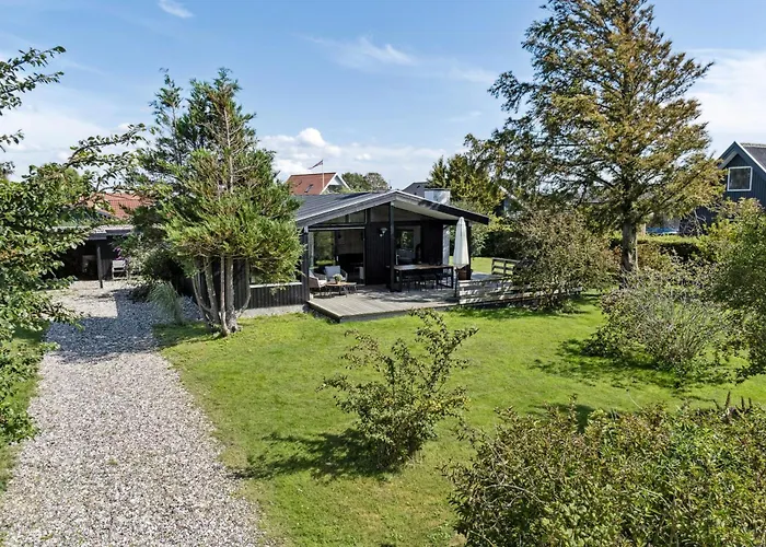 Find Peace In Cosiest Setting With Sea Glimpse Сasa de vacaciones Assens