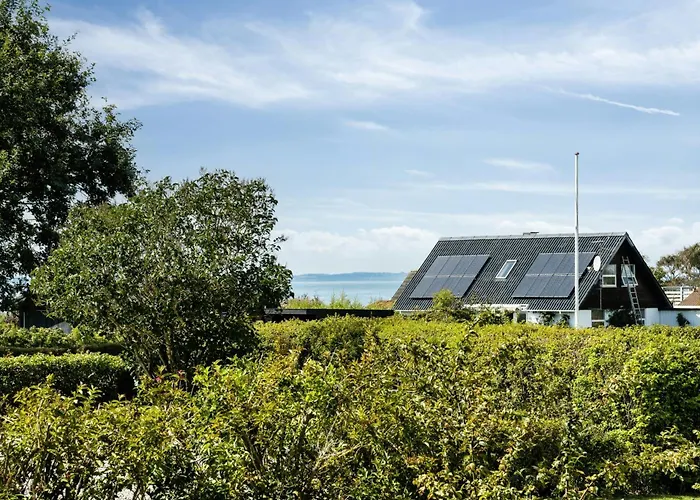 Find Peace In Cosiest Setting With Sea Glimpse Сasa de vacaciones